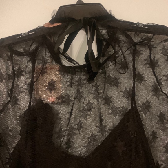 NEW WITH TAGS Zara black star patterned tool long sleeve blouse over black cami - Picture 5 of 7